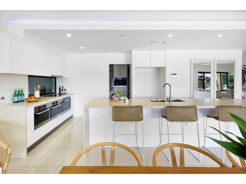 11 Namatjira Court, Broadbeach Waters QLD 4218