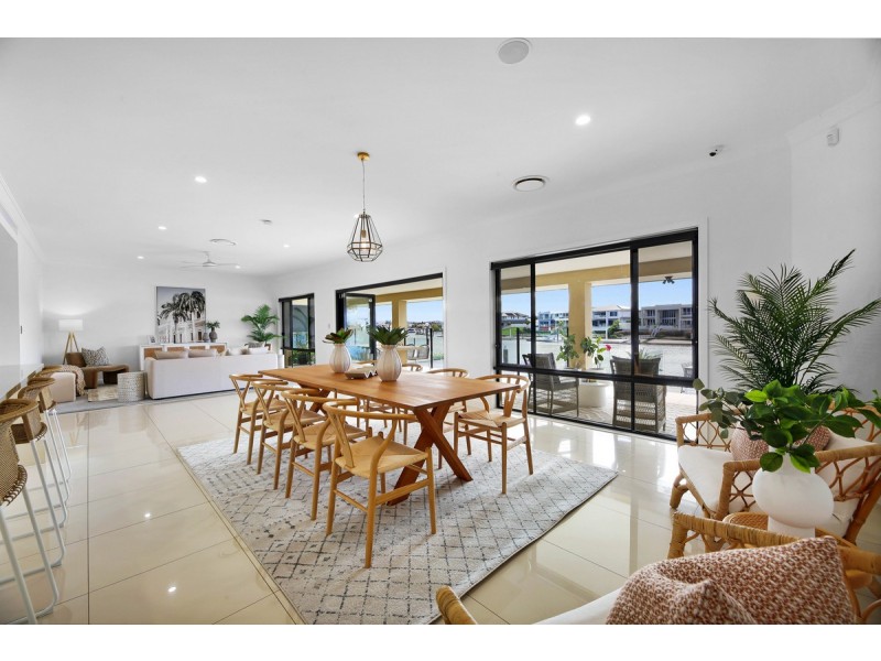 11 Namatjira Court, Broadbeach Waters QLD 4218
