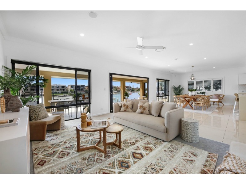 11 Namatjira Court, Broadbeach Waters QLD 4218