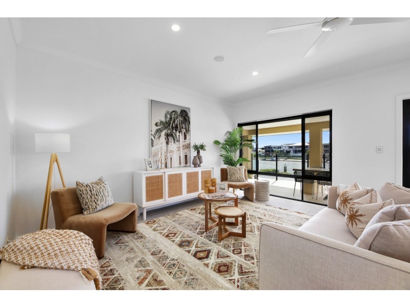 11 Namatjira Court, Broadbeach Waters QLD 4218