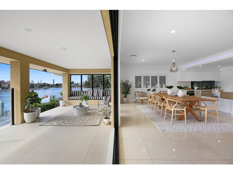 11 Namatjira Court, Broadbeach Waters QLD 4218