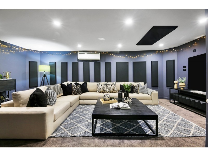 11 Namatjira Court, Broadbeach Waters QLD 4218