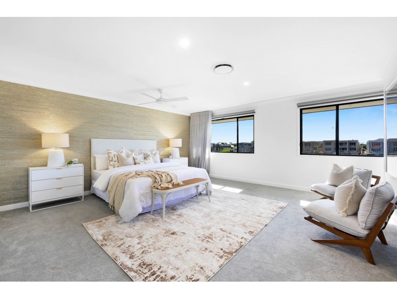 11 Namatjira Court, Broadbeach Waters QLD 4218