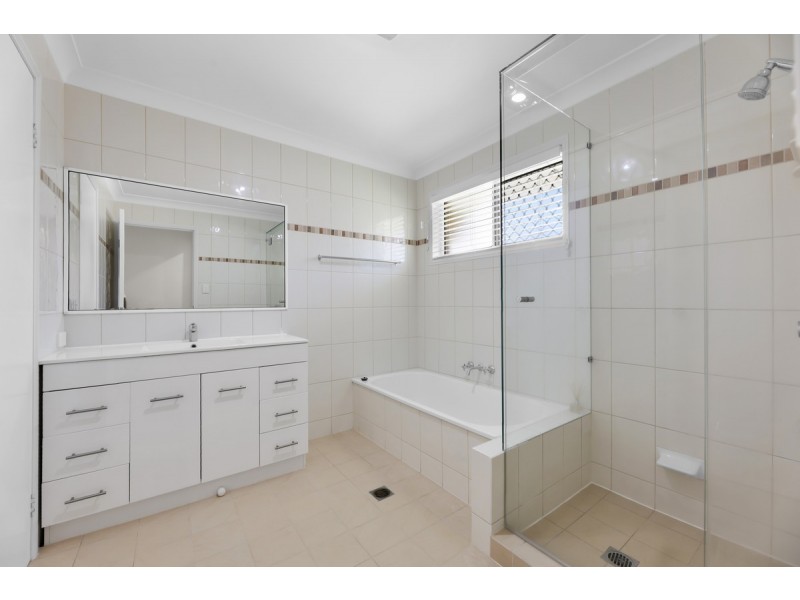 14/97 Edmund Rice Drive, Southport QLD 4215