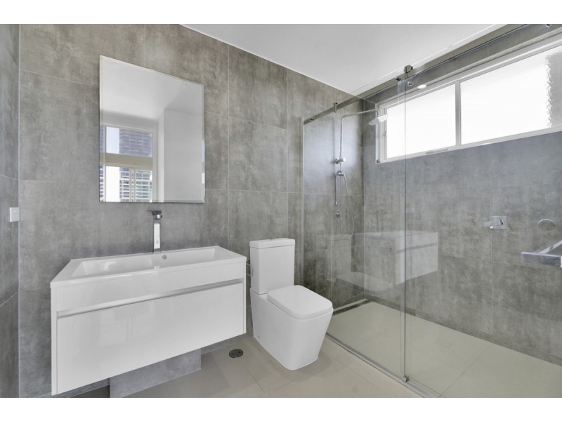 701/26 Gray Street, Southport QLD 4215