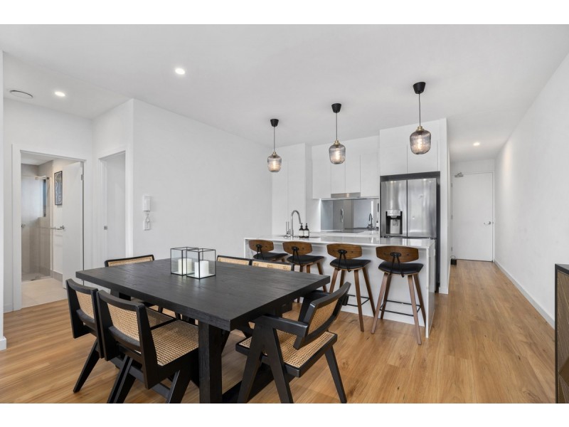 27/137 Eugaree Street, Southport QLD 4215