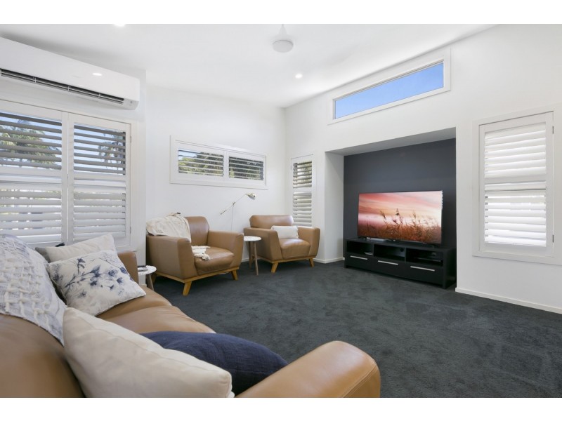 13 Sydney Street, Labrador QLD 4215