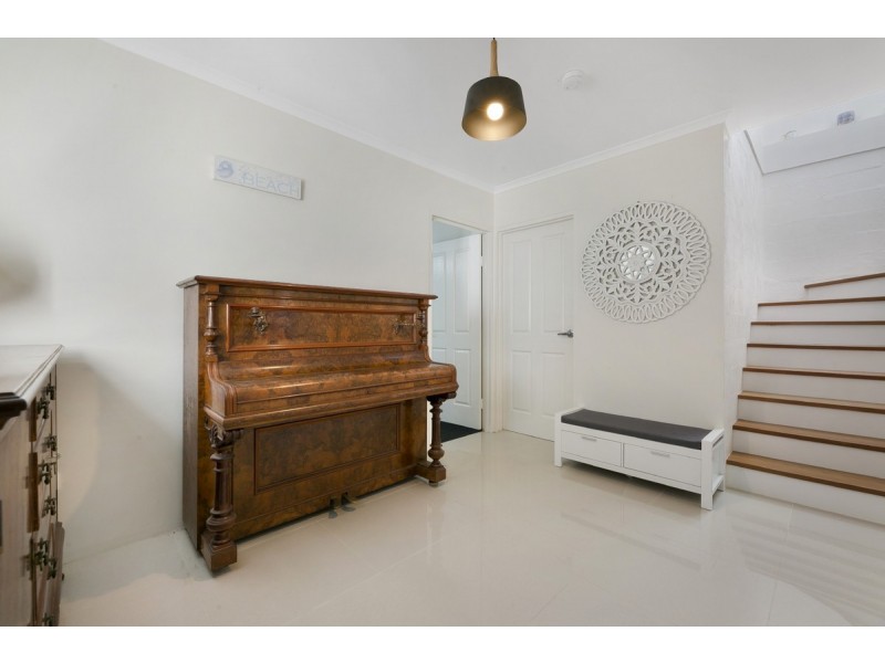 13 Sydney Street, Labrador QLD 4215
