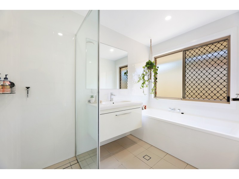 12 Alcott Court, Parkwood QLD 4214