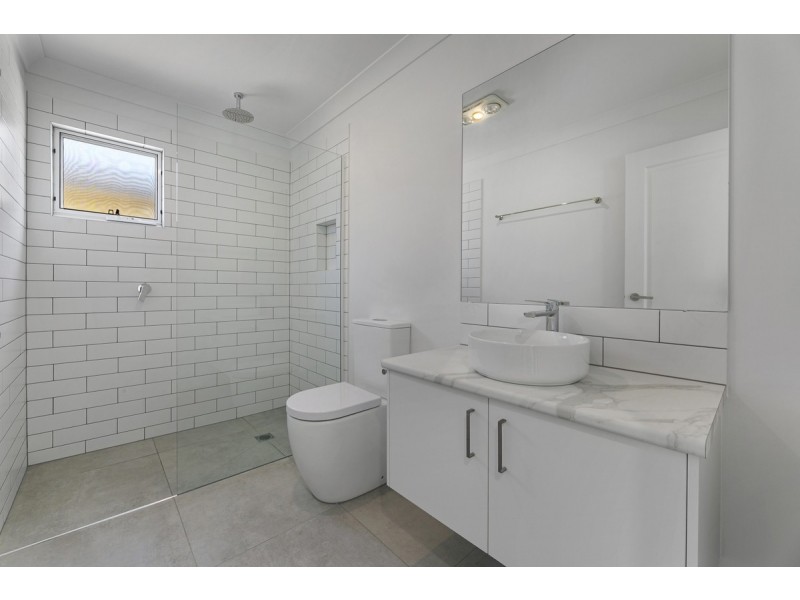 2/15 Fisher Avenue, Southport QLD 4215