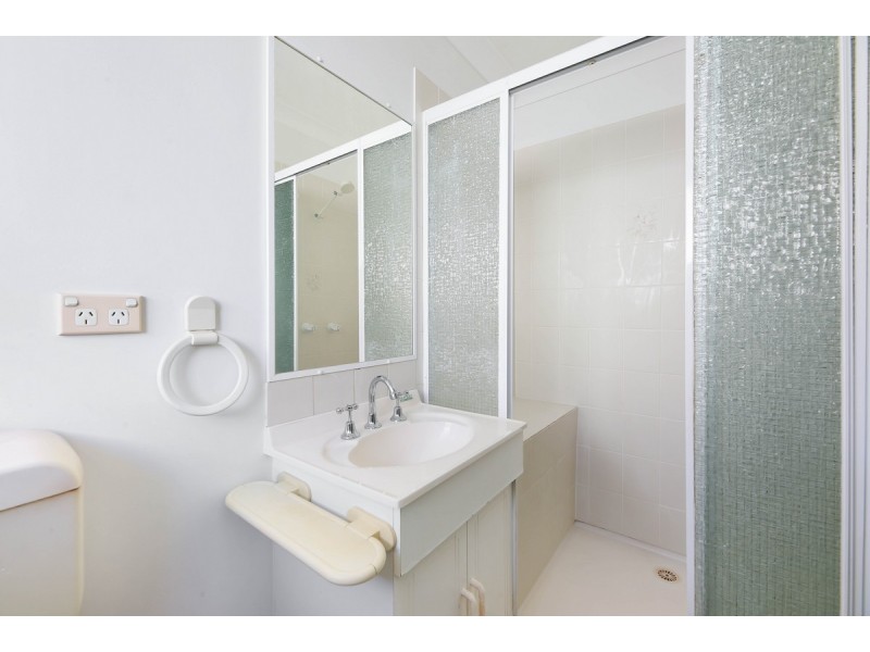 1/29 Kenny Drive, Labrador QLD 4215