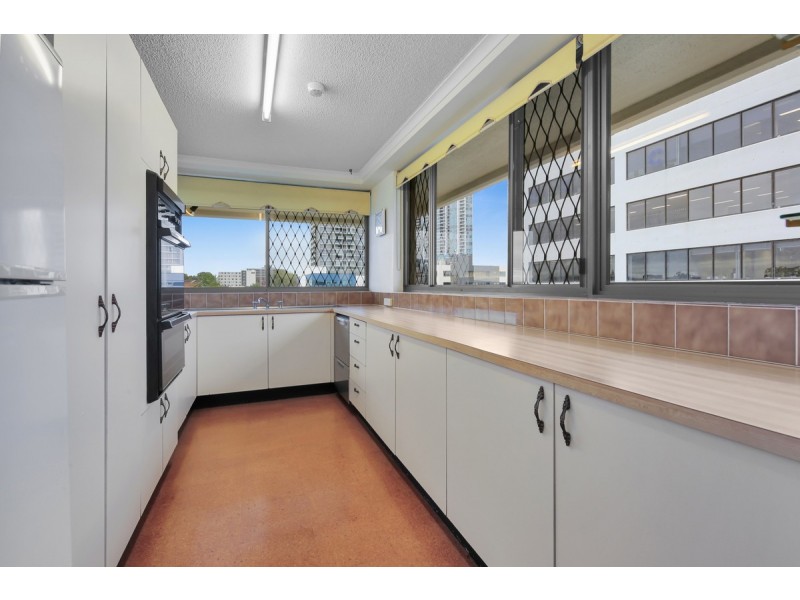 6B/10 Marine Parade, Southport QLD 4215