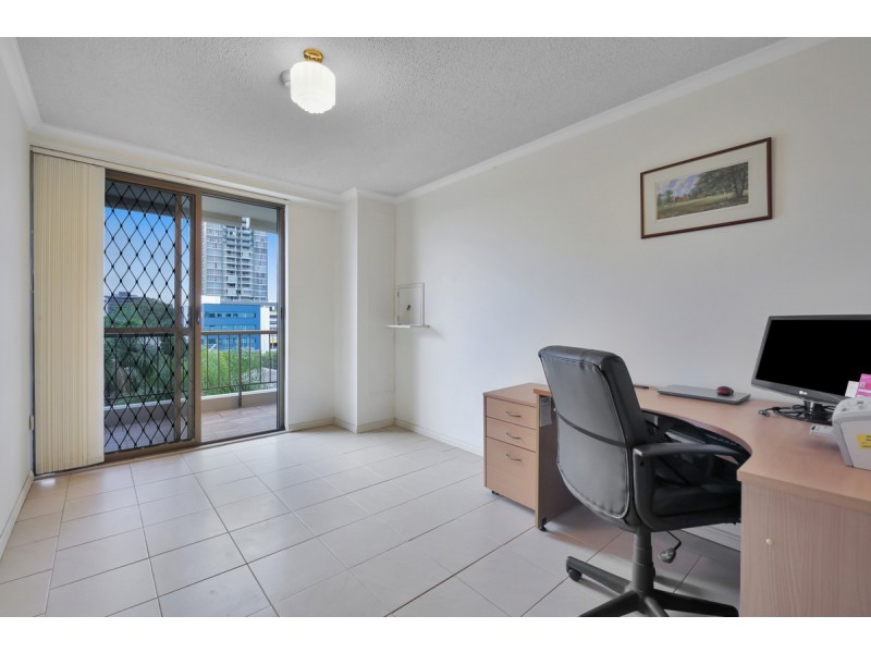 6B/10 Marine Parade, Southport QLD 4215