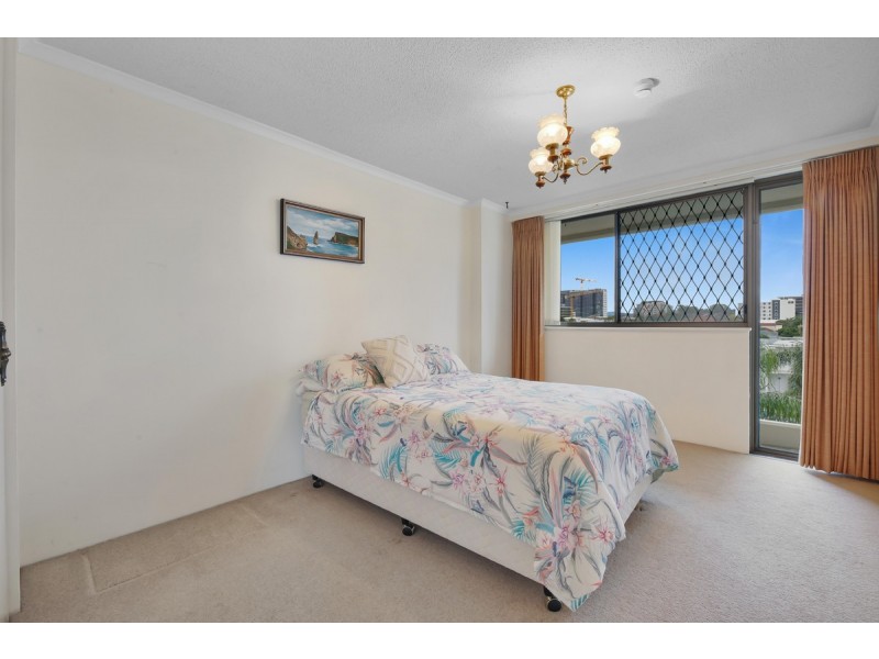 6B/10 Marine Parade, Southport QLD 4215