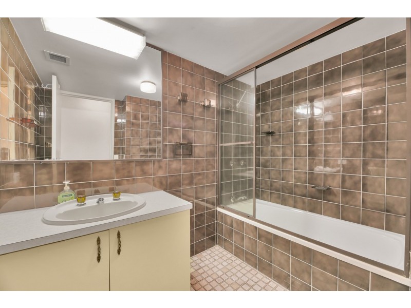 6B/10 Marine Parade, Southport QLD 4215