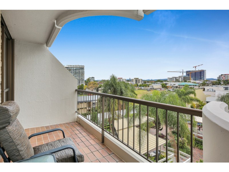 6B/10 Marine Parade, Southport QLD 4215