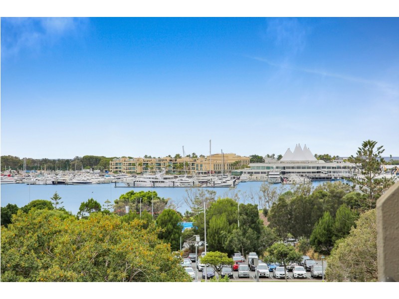 6B/10 Marine Parade, Southport QLD 4215