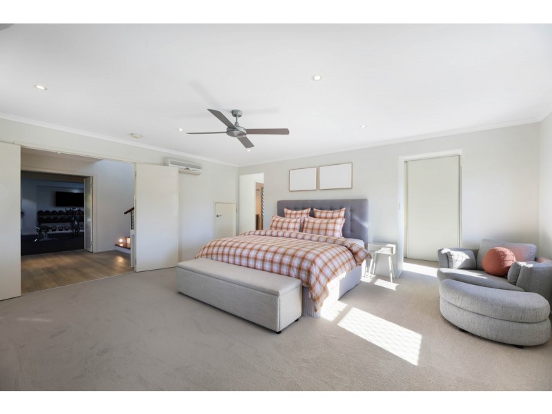 16 Tasman Avenue, Molendinar QLD 4214