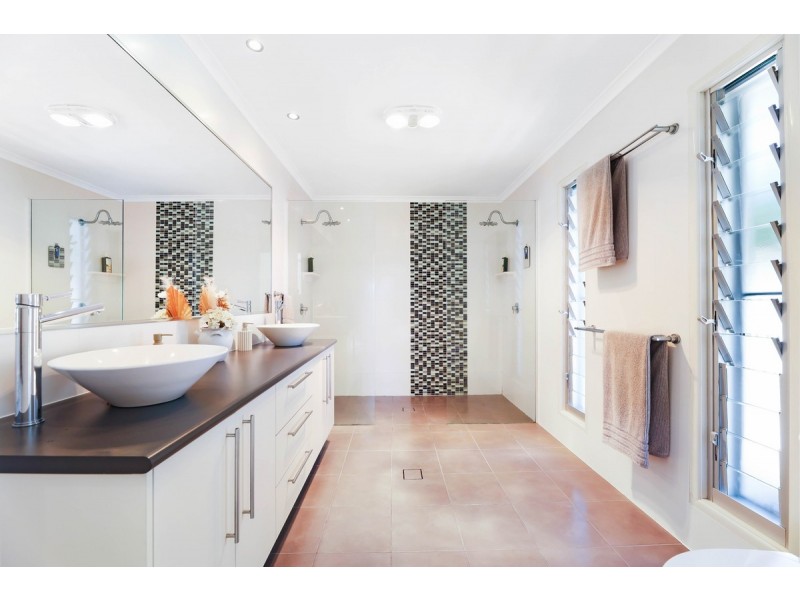 16 Tasman Avenue, Molendinar QLD 4214