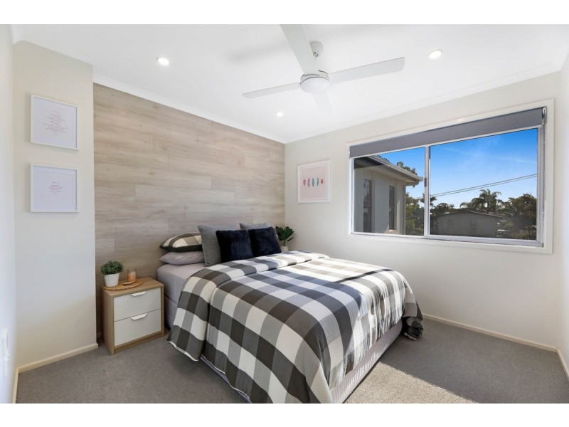 16 Tasman Avenue, Molendinar QLD 4214