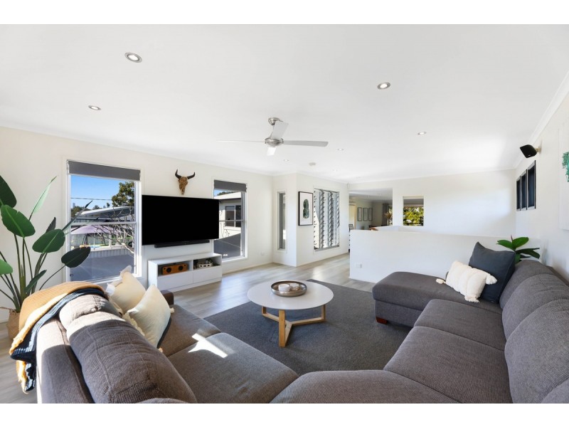 16 Tasman Avenue, Molendinar QLD 4214