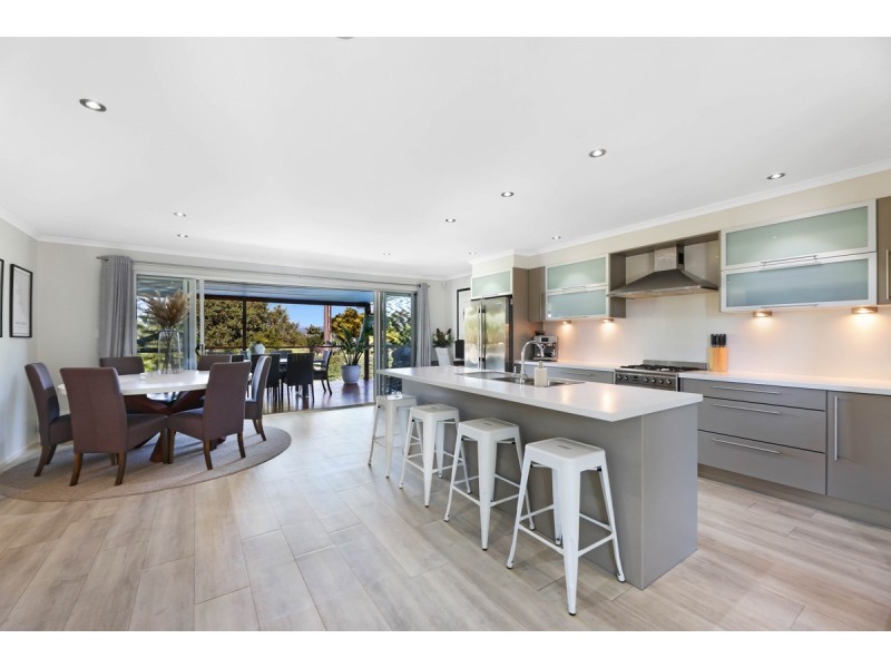 16 Tasman Avenue, Molendinar QLD 4214