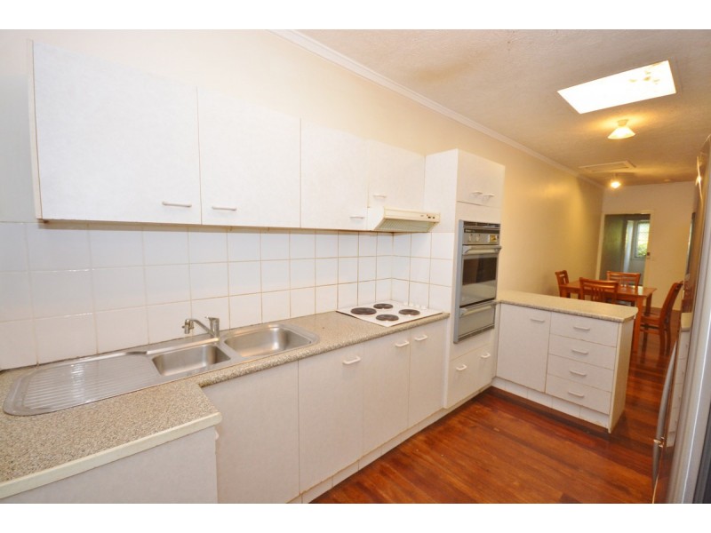 2/9-11 Walton Street, Southport QLD 4215