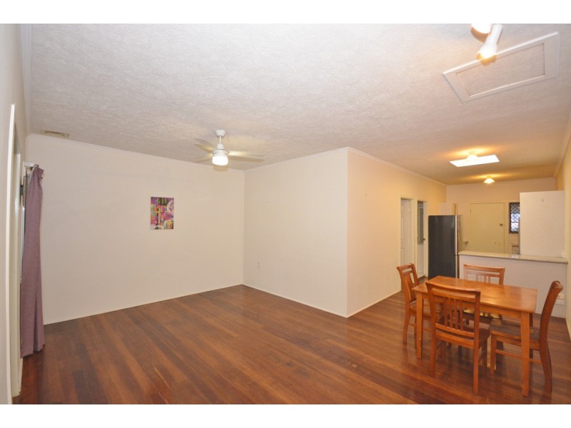 2/9-11 Walton Street, Southport QLD 4215