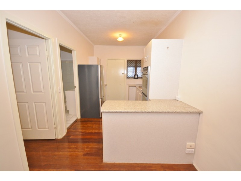 2/9-11 Walton Street, Southport QLD 4215