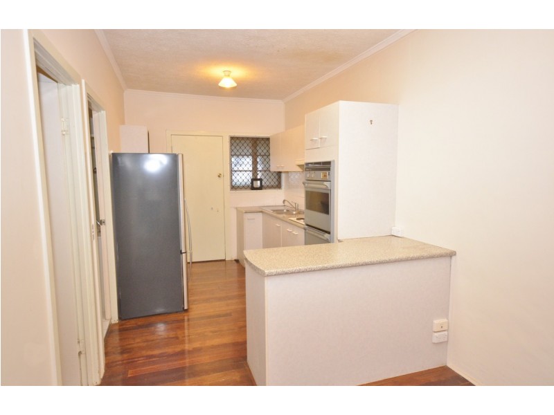 2/9-11 Walton Street, Southport QLD 4215