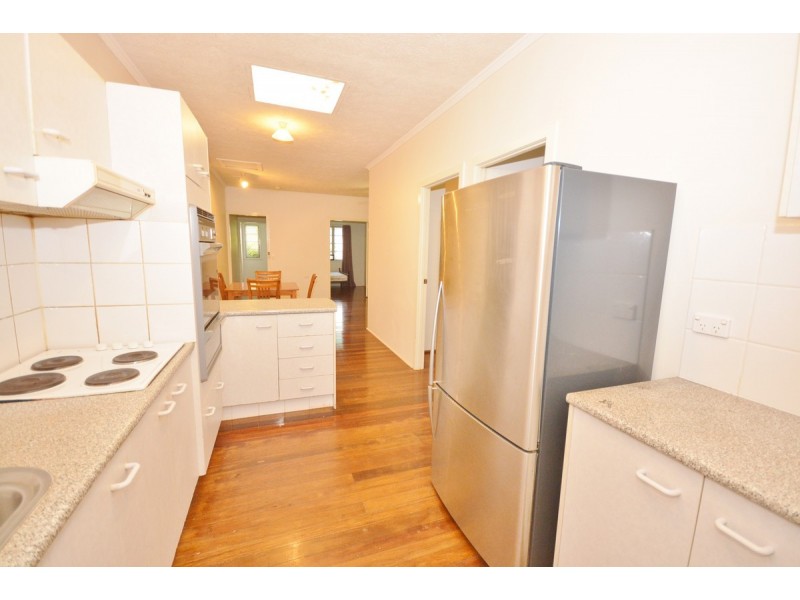 2/9-11 Walton Street, Southport QLD 4215