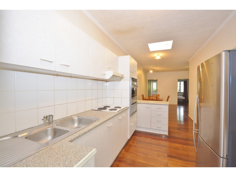 2/9-11 Walton Street, Southport QLD 4215