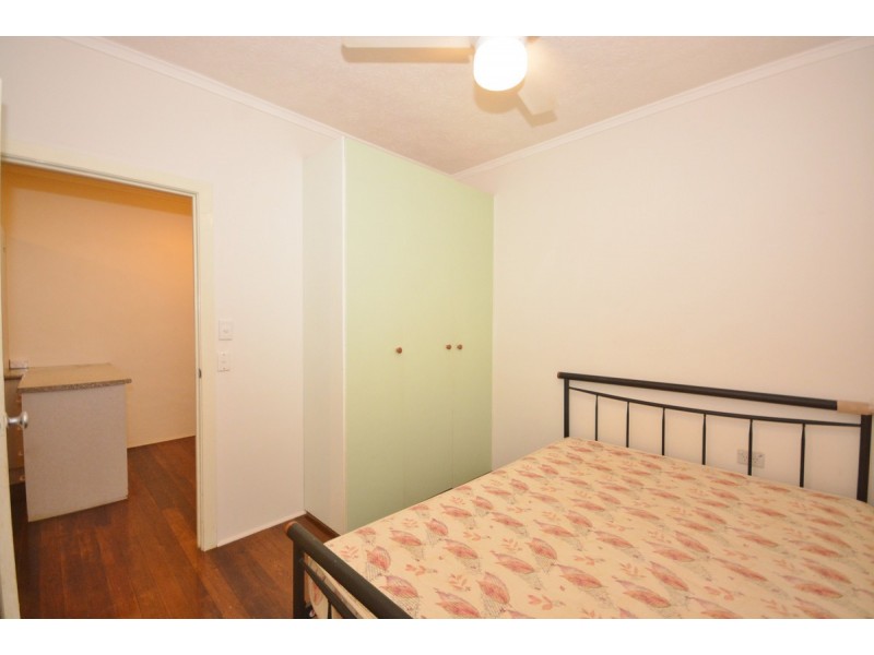 2/9-11 Walton Street, Southport QLD 4215