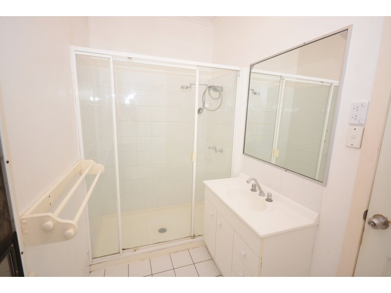 2/9-11 Walton Street, Southport QLD 4215