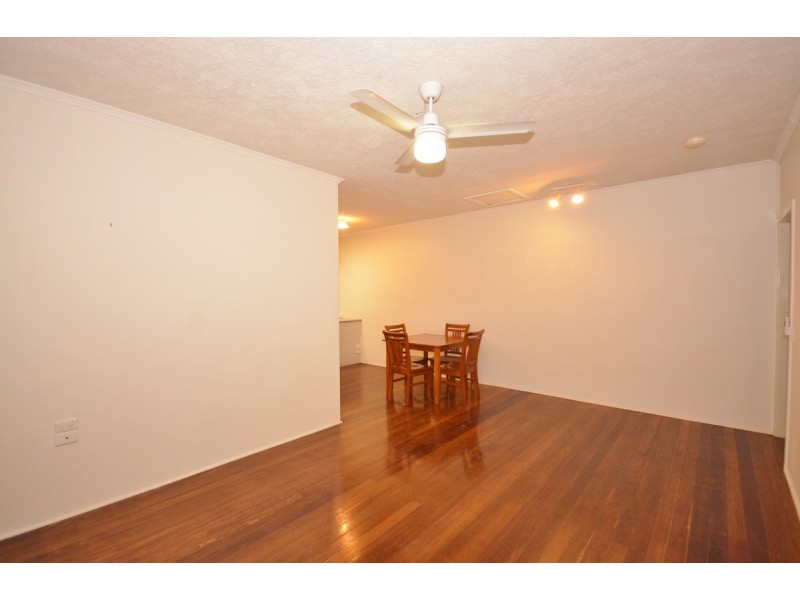 2/9-11 Walton Street, Southport QLD 4215