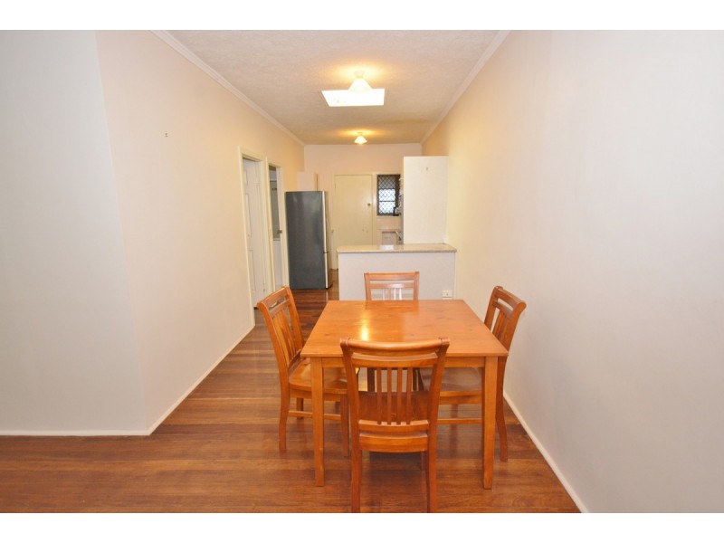 2/9-11 Walton Street, Southport QLD 4215