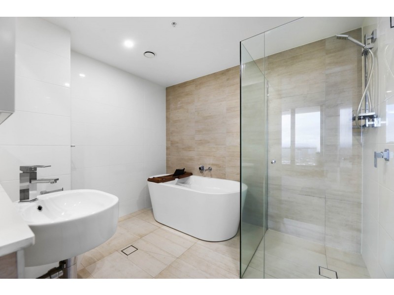 3312/2 Como Crescent, Southport QLD 4215