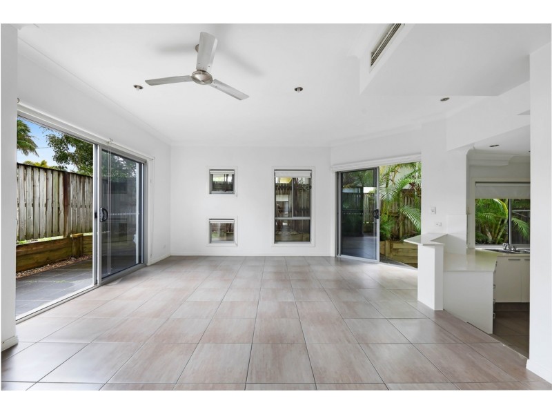 1/5 Ashbourne Terrace, Biggera Waters QLD 4216