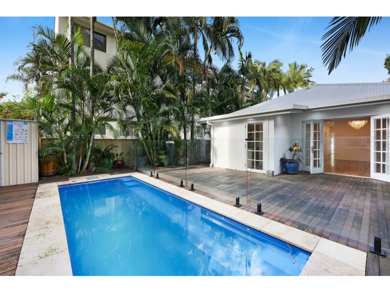 19 Genoa Street, Surfers Paradise QLD 4217