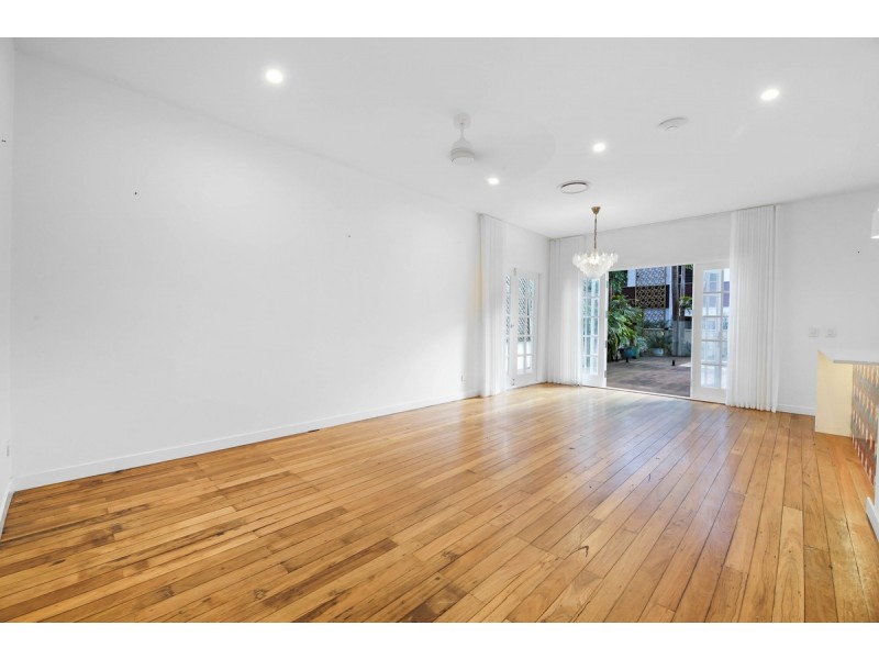 19 Genoa Street, Surfers Paradise QLD 4217