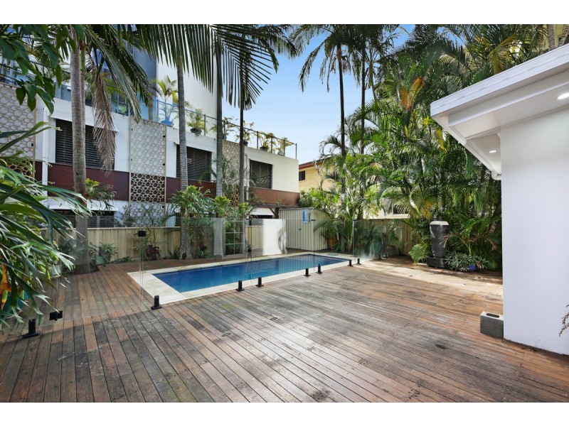 19 Genoa Street, Surfers Paradise QLD 4217