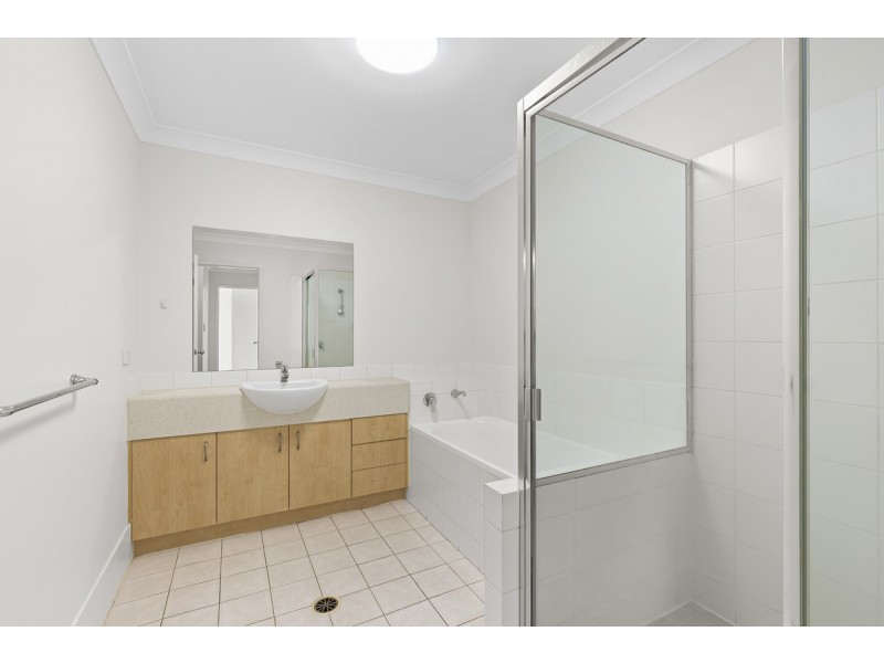 2/53 Gordon Street, Labrador QLD 4215