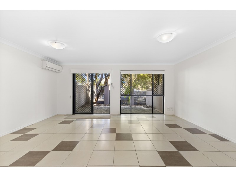 2/53 Gordon Street, Labrador QLD 4215
