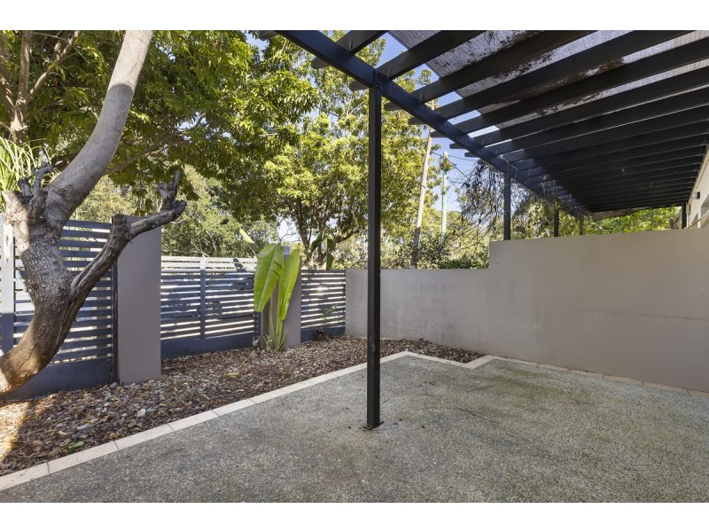 2/53 Gordon Street, Labrador QLD 4215