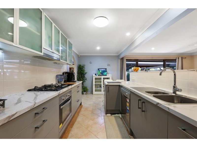 1 Dampier Court, Molendinar QLD 4214