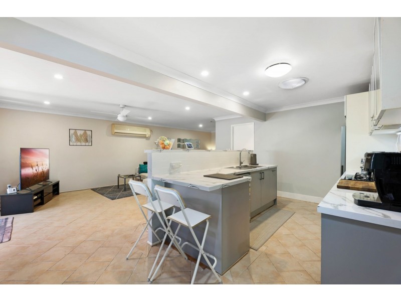 1 Dampier Court, Molendinar QLD 4214