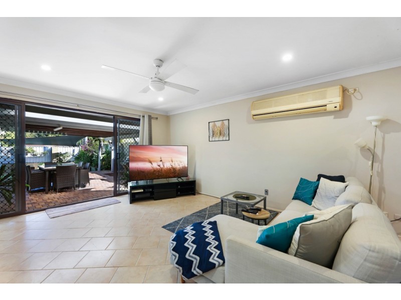 1 Dampier Court, Molendinar QLD 4214