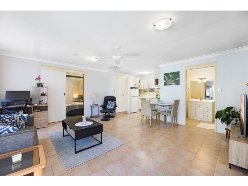 1 Dampier Court, Molendinar QLD 4214