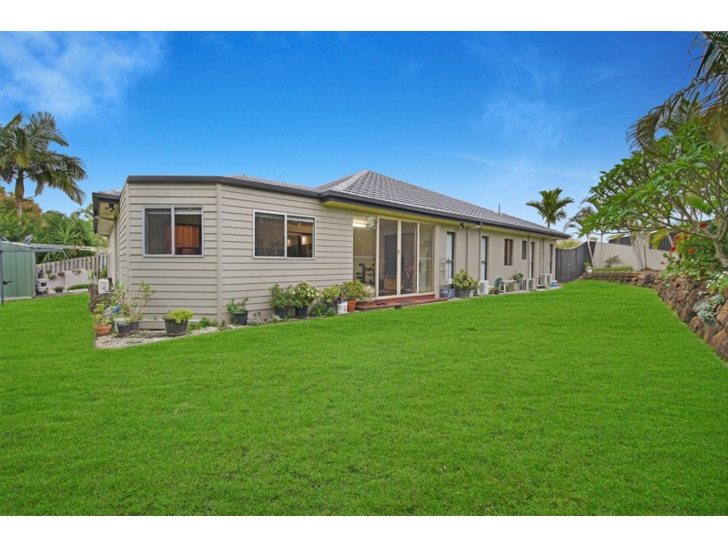 2 Lantau Crescent, Varsity Lakes QLD 4227