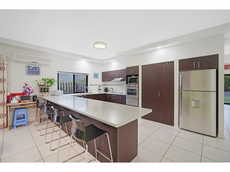 2 Lantau Crescent, Varsity Lakes QLD 4227